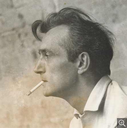 Reynold Arnould à la cigarette en 1959. Collection Rot-Vatin