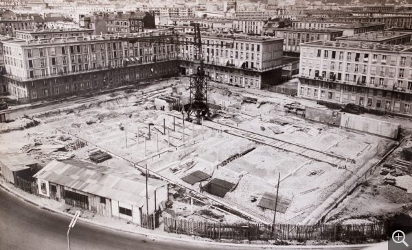 Beginning construction of the Musée-maison de la culture in Le Havre. Crane track, construction of the ground floor, 1959. © Le Havre, archives municipales