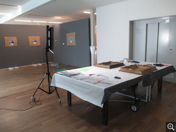10/04/2013 : Montage de l'exposition « Pissarro dans les ports ». © MuMa Le Havre / Pauline Berthelot