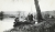 Quatre amis sur une barque, vers 1938 De gauche à droite : Pierre Gresland, Reynold Arnould, Jean Lecanuet et André Ravéreau. Photographie. Collection Rot-Vatin