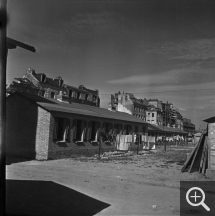 Anonyme (photographe du MRU), Temporary Constructions. Rue Victor Hugo, 27 juin 1946. Photothèque de la DICOM © MEDDE / MLETR