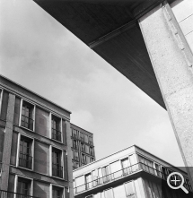 Lucien HERVÉ (1910-2007), Les ISAI (Immeubles sans affectation individuelle), 1956, photographie argentique – tirage papier, 23 x 23 cm. © MuMa Le Havre / Lucien Hervé