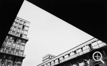 Lucien HERVÉ (1910-2007), Les ISAI (Immeubles sans affectation individuelle), 1956, photographie argentique – tirage papier, 30 x 48 cm. © MuMa Le Havre / Lucien Hervé