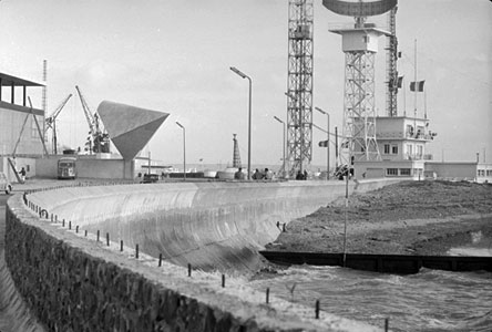 le musée au pied des tours radars et du port