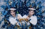 PIERRE ET GILLES - Pierre Commoy (1950) et Gilles Blanchard (1953), The Two Sailors – Self-portrait, 1993, painted photograph - unique piece, 69 x 87 cm. . © Pierre et Gilles