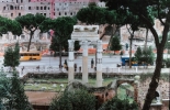 Stéphane COUTURIER (1957), Rome. Via dei Fori Imperiali, série « Archéologies urbaines », 2000, photographie, 137 x 186 cm (avec cadre). Le Havre, musée d’art moderne André Malraux, don de l'artiste, 2002. © 2020 MuMa Le Havre / Charles Maslard