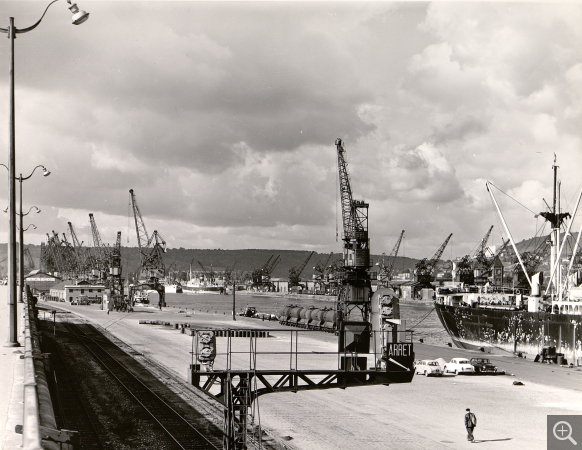 René-Jacques, Rouen s.t. [Vue du port], vers 1950, Tirage original aux sels d’argent, 28 x 23 cm. Le Havre - musée d’art moderne André Malraux - don Galerie Françoise Paviot - 2017. ©MuMa Le Havre/ René-Jacques