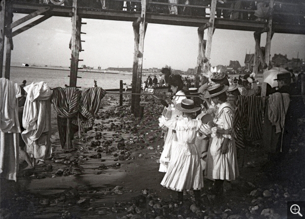 Emile Wanhout (1863-1932), Scène de plage et bains de mer au Havre,1890/1910, Bibliothèque municipale du Havre