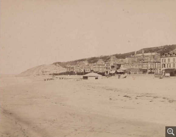 Émile LETELLIER (1833-1893), View of the beach at Trouville, 1877, photography, 23.5 x 30 cm. © Le Havre, bibliothèque municipale / Émile Letellier