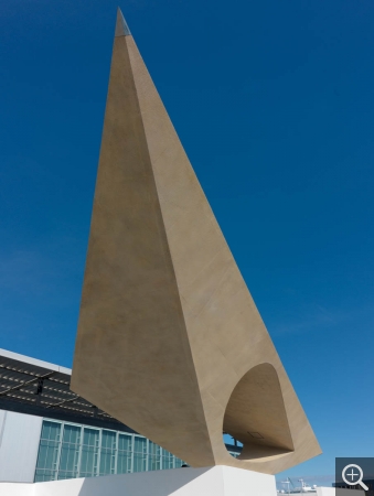 Henri Georges ADAM (1904-1967), Le Signal, 1961, béton et aluminium. © MuMa Le Havre / Florian Kleinefenn