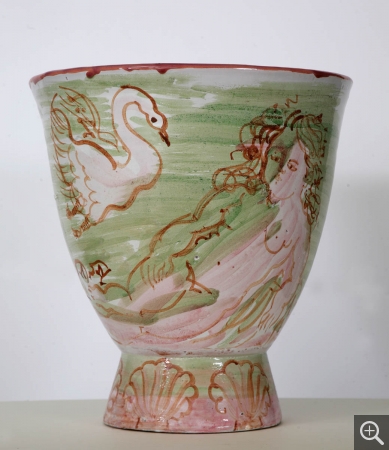 Raoul DUFY (1877-1953), Vase aux baigneuses et cygnes, 1930, céramique, h. : 29,5 cm / diam. : 29,5 cm. © MuMa Le Havre / Charles Maslard — © ADAGP, Paris, 2013