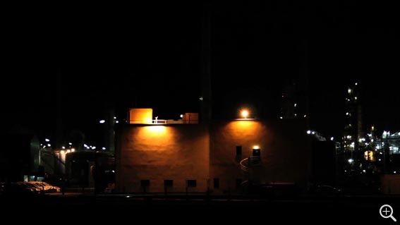 Sylvestre MEINZER, Nuit sur le canal de Tancarville, 2013, photogramme (vidéo). © MuMa Le Havre / Sylvestre Meinzer