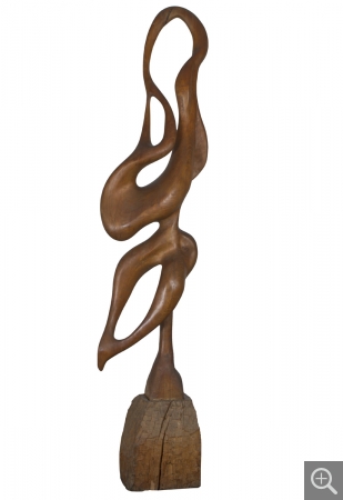 François STAHLY (1911-2006), L'Ange, 1946, bois, 255 x 65 x 40 cm. Le Havre, musée d'art moderne André Malraux, dépôt du CNAP, 1953. © 2011 MuMa Le Havre / Charles Maslard © ADAGP, Paris 2020