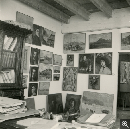 Vue du bureau du conservateur installé à l’Hôtel de Ville provisoire, vers 1953-1957. Le Havre, Archives du musée d’art moderne André Malraux