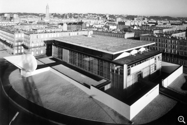 Vue aérienne du Musée-Maison de la culture, carte postale. © Le Havre, archives municipales