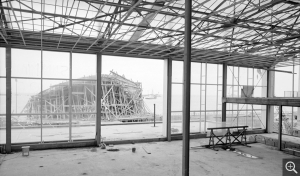 Chantier du Musée-Maison de la culture du Havre. Vue intérieure vers la façade ouest, Le Signal en cours de coffrage, 1960. © Centre Pompidou, bibliothèque Kandinsky, fonds Cardot-Joly / Pierre Joly - Véra Cardot