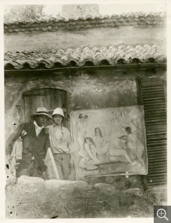 Othon Friesz en compagnie de Georges Braque, posant devant le tableau Les Baigneuses à  La Ciotat, photographie. Le Havre, Bibliothèque municipale, Ph Friesz 26. © Bibliothèque municipale du Havre