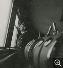 Anonyme, Portrait du commandant Miault à la passerelle du paquebot Normandie, 1935, épreuve gélatino-argentique - tirage d'époque, 25 x 19 cm. Collection EPCC French Lines & Compagnies - patrimoine maritime et portuaire. ©Collection French Lines & Compagnies Anonyme, Portrait du commandant Miault à la passerelle du paquebot Normandie, 1935, épreuve gélatino-argentique - tirage d'époque, 25 x 19 cm. Collection EPCC French Lines & Compagnies - patrimoine maritime et portuaire. ©Collection French Lines & Compagnies