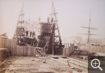 Anonyme, Le Havre, achèvement des travaux de réparation de l’écluse de l’Eure, entre les bassins Vauban et de l’Eure, 1890, tirage albuminé, 28,5 x 40 cm. © Le Havre, archives municipales