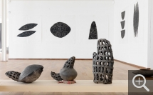 Vincent BARRÉ (1948), "Molela" series, foreground, left to right: Rain Trap #8, (Flat-horned pot), #7, (Two-horned pot), #5, (Hand fish-trap), 2002, earth from Molela, mixed with donkey droppings, and brick dust – fired in an open Awadah oven, water-smoking technique. © MuMa Le Havre / Florian Kleinefenn — © ADAGP, Paris, 2013