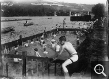 Louis CHESNEAU (1855-1923), Bains du Galet, Rouen, August 1897, modern print (by Yvon Le Marlec in 1996) from an 8 x 9 cm, glass negative, 24 x 30 cm. Famille Chesneau. © Rouen, Pôle Image Haute-Normandie / Louis Chesneau