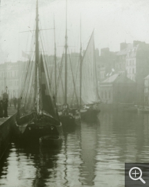 Robert DEMACHY (1859-1936), The Bassin du Roy at Le Havre, digital print from the original photograph, 22.5 x 16.7 cm. © Chalon-sur-Saône, musée Nicéphore Niépce