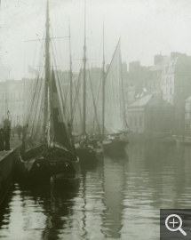 Robert DEMACHY (1859-1936), Le Bassin du Roy au Havre, impression numérique d’après le tirage original, 22,5 x 16,7 cm. © Chalon-sur-Saône, musée Nicéphore Niépce