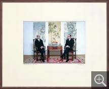 Ger van ELK (1941-2014), The Symmetry of Diplomacy III, 1972, photographies peintes à l’aérosol. Amsterdam, Stedelijk Museum. © Ger van Elk