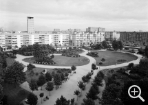 Anonyme (photographe du MRU), Square Saint-Roch, Logéco, tour et ICE [Immeubles collectifs d’État] de l'hôtel de ville, juillet 1957. Photothèque de la DICOM © MEDDE / MLETR © Auguste Perret, UFSE, SAIF 2015
