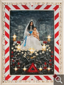 PIERRE ET GILLES - Pierre Commoy (1950) et Gilles Blanchard (1953),  La Vierge à l’Enfant (Modèles : Hafsia Herzi et Loric), 2009, painted photograph - unique piece, 260.5 x 194.5 cm. . © Pierre et Gilles