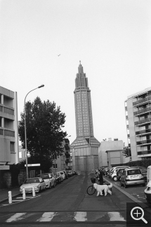 Bernard PLOSSU (1945), Sans titre, mars 2014, photographie argentique. Le Havre. © Bernard Plossu — © Église St Joseph, architecte Auguste Perret, UFSE, SAIF 2015