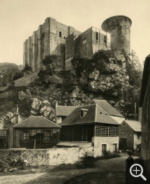 Paul ROBERT (1865-1898), Château de Falaise, 1895, héliogravure, 30,8 x 25,4 cm. Collection Chéreau. © Caen, ARDI Photographies / Paul Robert