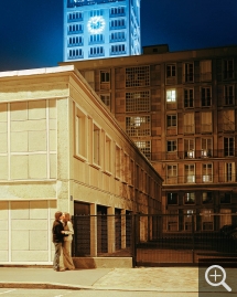 Véronique ELLENA (1966), Le Havre. Les amoureux de l'hôtel de ville, 2007, photographie couleur contrecollée sur aluminium sous plexiglas. © MuMa Le Havre / Véronique Ellena