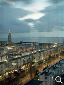 Véronique ELLENA (1966), Le Havre from the Beach, 2007, colour photography, lambda print, 100 x 80 cm. © MuMa Le Havre / Véronique Ellena