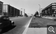 Lucien HERVÉ (1910-2007), L'avenue Foch, en direction de la Porte Océane, 1956, photographie. © MuMa Le Havre / Lucien Hervé