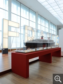 Model and light-up letters from the deck of the France ocean liner. © MuMa Le Havre / Renaud Dessade