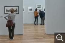 Vue partielle de l'exposition « Photographier pour reconstruire  ». © MuMa Le Havre / Laurent Lachèvre