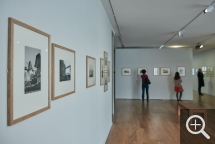 Vue partielle de l'exposition « Bernard Plossu. Le Havre en noir et blanc ». © MuMa Le Havre / Laurent Lachèvre