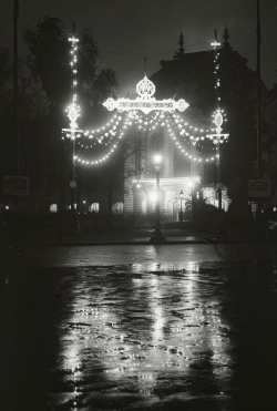 Léon Gimpel, Salon d’Automne, novembre 1903, plaque de projection au gélatino-bromure sur verre, 9 x 12 cm. Paris. © Collection Société française de photographie