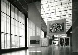 Vue de l’exposition inaugurale École de Paris, art décoratif présentée au Musée-maison de la Culture du Havre (25 juin- 17 septembre 1961). . Le Havre, Archives du musée d’art moderne André Malraux Vue de l’exposition inaugurale École de Paris, art décoratif présentée au Musée-maison de la Culture du Havre (25 juin- 17 septembre 1961). . Le Havre, Archives du musée d’art moderne André Malraux