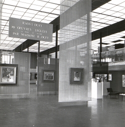 Vue de l’exposition Raoul Dufy, 70 œuvres léguées au musée du Havre organisée au Musée-Maison de la Culture (29 juin – 30 septembre 1963).. Le Havre, Archives du musée d’art moderne André Malraux