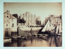 Gustave LE GRAY (1820-1884), Musée-bibliothèque et ville du Havre, 1856, tirage sur papier albuminé d’après négatif sur verre au collodion, 32 x 42 cm. Le Havre