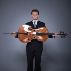 Florent Audibert au violoncelle. © Rouen, Opéra