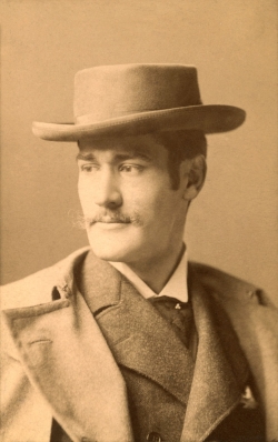 Loescher & Petsch, Lyonel Feininger with hat, Berlin, ca. 1894, photography. The Lyonel Feininger Project LLC, New York – Berlin