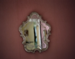 Manuela MARQUES (1959), Miroir 1, 2010, photographie couleur, tirage C-print, 103 x 129 cm. © Manuela Marques © Adagp, Paris, 2017