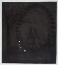 Pierre Dubreuil, La Grande Roue des Tuileries, vers 1900, Épreuve à la gomme bichromatée, 20,7 x 18,9 cm. Paris. © Musée d'Orsay