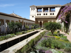 Vue intérieure des jardins du Généralife, L'Alhambra (Grenade)